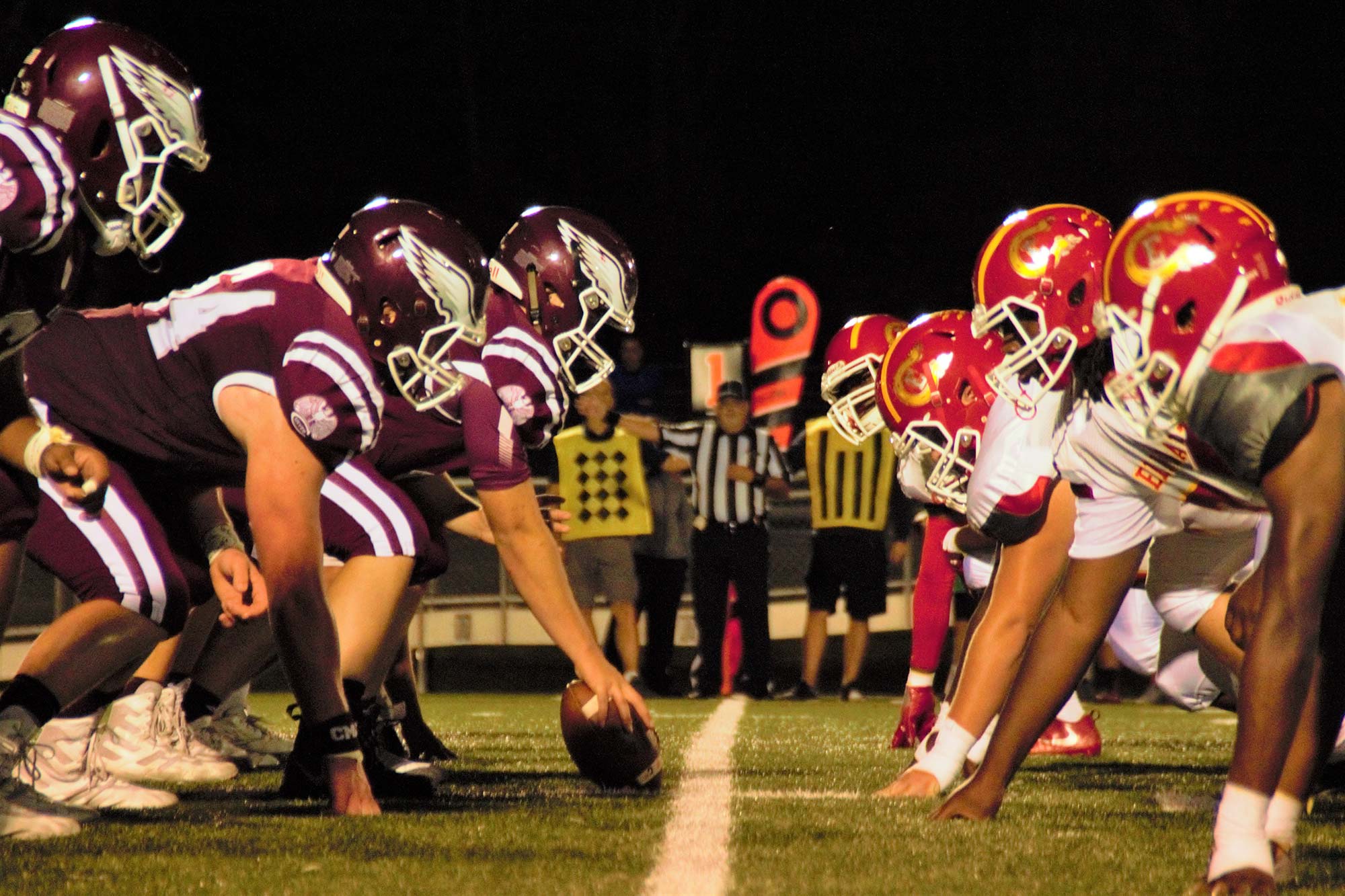 Two american football teams line up against each other before the play starts